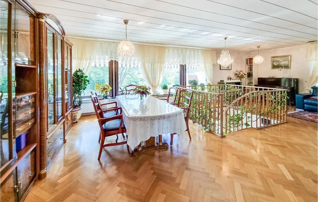 Nice home in Västra Frölunda with WiFi&3 Bedrooms Göteborg 0*,